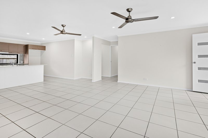 Photo - 9 Village Boulevard, Pimpama QLD 4209 - Image 10
