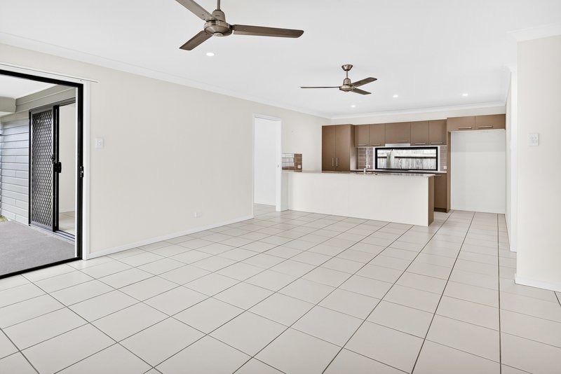 Photo - 9 Village Boulevard, Pimpama QLD 4209 - Image 11