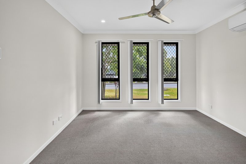 Photo - 9 Village Boulevard, Pimpama QLD 4209 - Image 15
