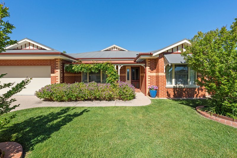 9 Village Court, Mansfield VIC 3722