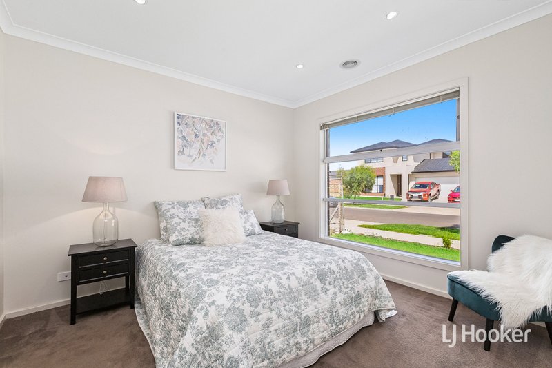 Photo - 9 Walgett Street, Point Cook VIC 3030 - Image 6