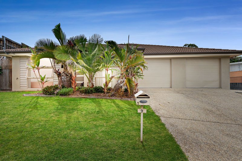 9 Walkers Road, Everton Hills QLD 4053