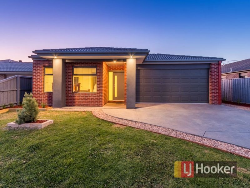 9 Waltzing Drive, Lynbrook VIC 3975