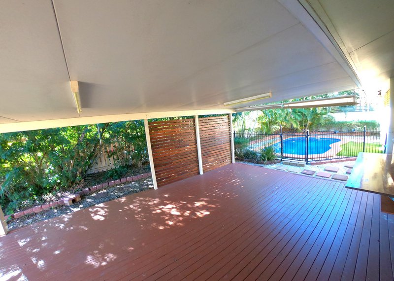 Photo - 9 Waratah Street, Kin Kora QLD 4680 - Image 2