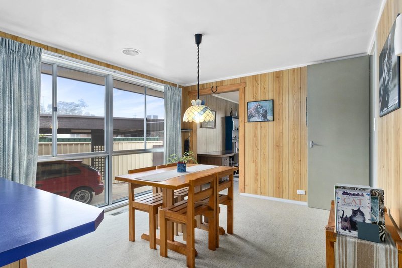 Photo - 9 Wardell Place, Kambah ACT 2902 - Image 6