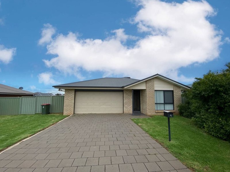 9 Warragrah Place, Parkes NSW 2870