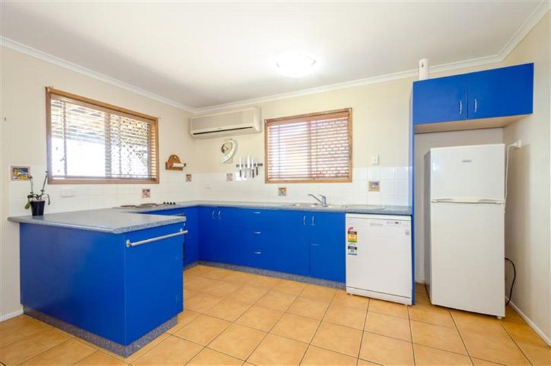 Photo - 9 Wattle Street, New Auckland QLD 4680 - Image 3