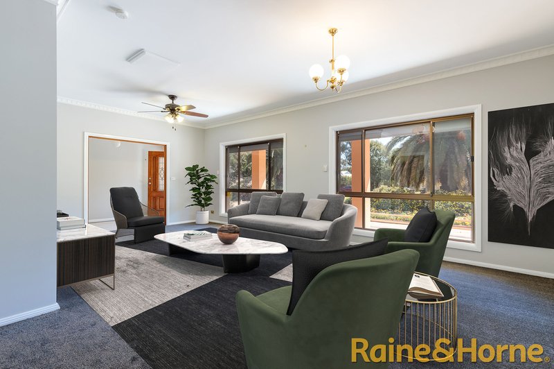 Photo - 9 Waverly Drive, Dubbo NSW 2830 - Image 2