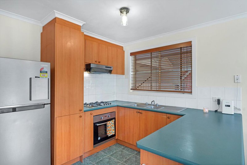 Photo - 9 Wavish Court, Werribee VIC 3030 - Image 3