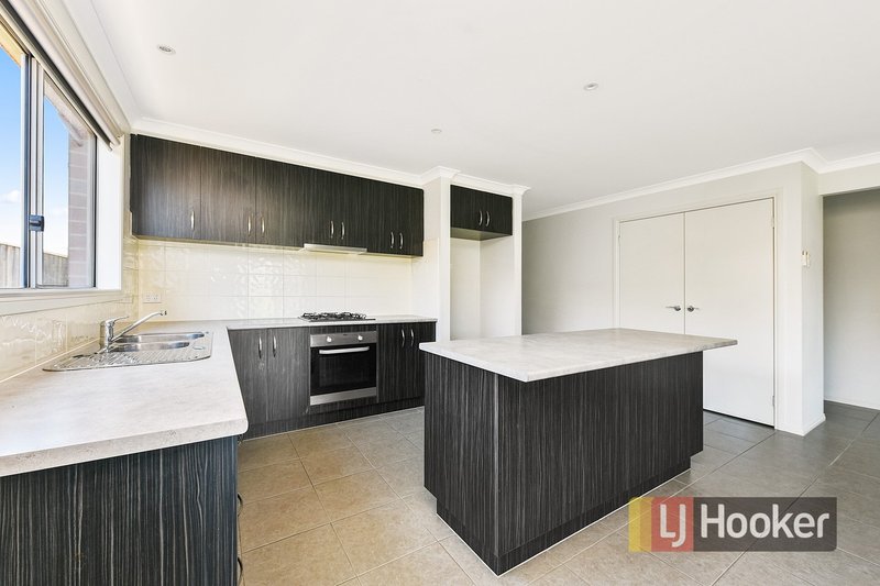 Photo - 9 Wesson Way, Cranbourne East VIC 3977 - Image 2