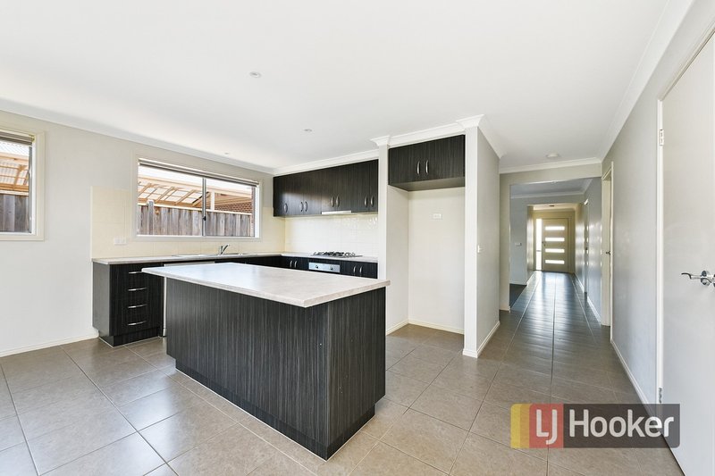 Photo - 9 Wesson Way, Cranbourne East VIC 3977 - Image 3