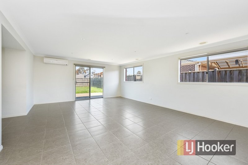 Photo - 9 Wesson Way, Cranbourne East VIC 3977 - Image 5