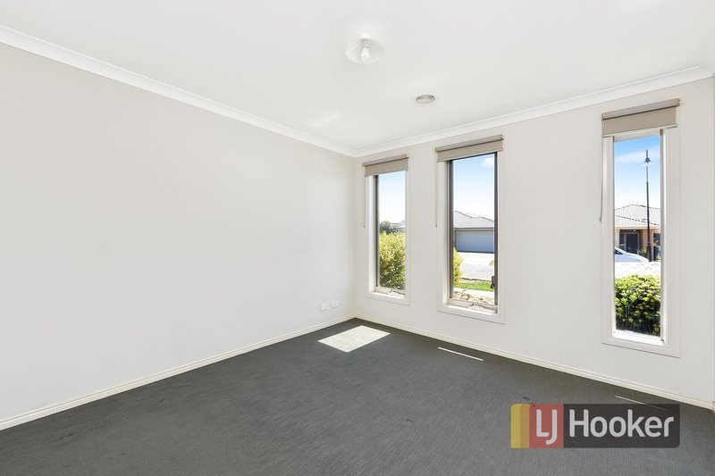 Photo - 9 Wesson Way, Cranbourne East VIC 3977 - Image 7