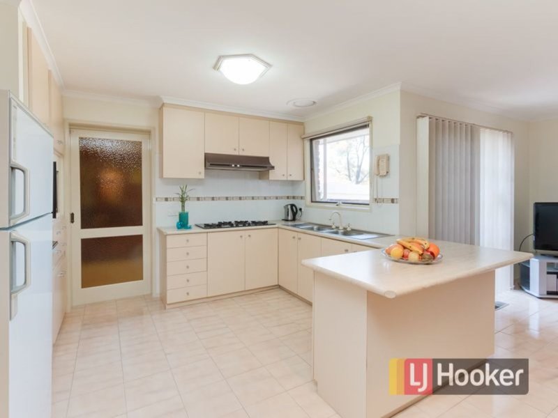 Photo - 9 Wevlin Close, Endeavour Hills VIC 3802 - Image 2