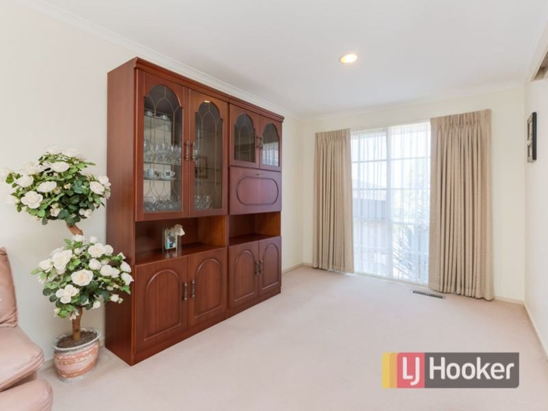 Photo - 9 Wevlin Close, Endeavour Hills VIC 3802 - Image 6