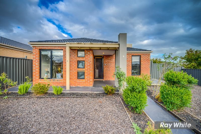 Photo - 9 Wilandra Drive, Tarneit VIC 3029 - Image 2