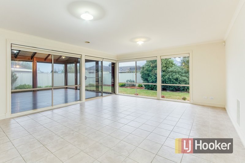 Photo - 9 Willowbank Pocket, Pakenham VIC 3810 - Image 3