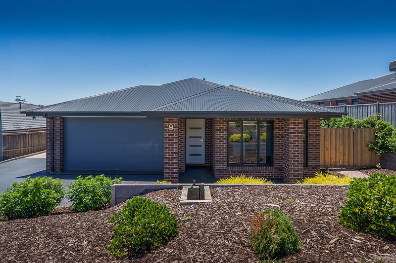 Photo - 9 Wiltons Crescent, Drouin VIC 3818 - Image 1