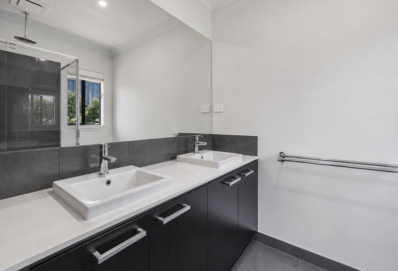 Photo - 9 Wiltons Crescent, Drouin VIC 3818 - Image 4