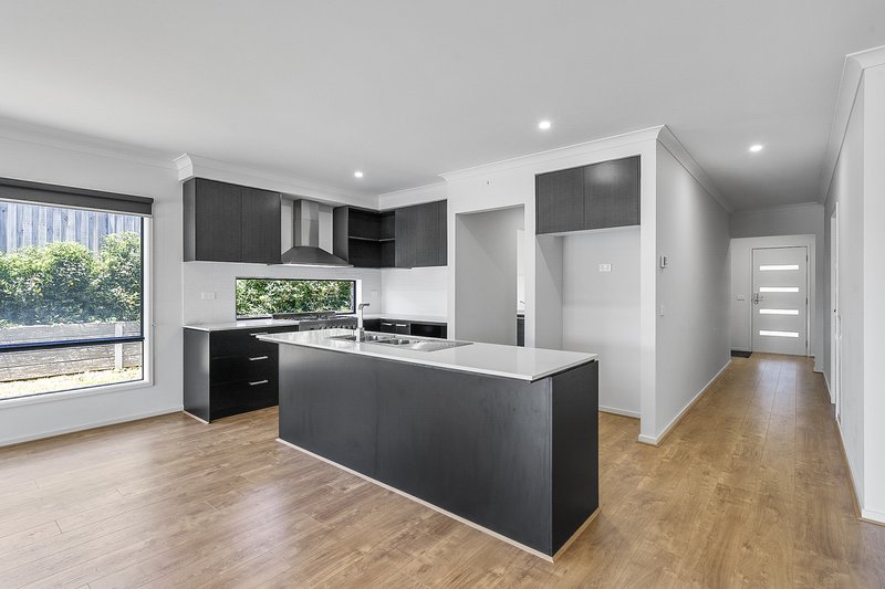Photo - 9 Wiltons Crescent, Drouin VIC 3818 - Image 6