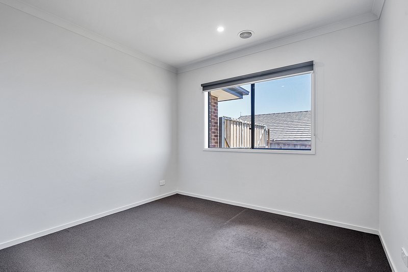 Photo - 9 Wiltons Crescent, Drouin VIC 3818 - Image 8
