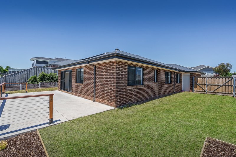 Photo - 9 Wiltons Crescent, Drouin VIC 3818 - Image 13