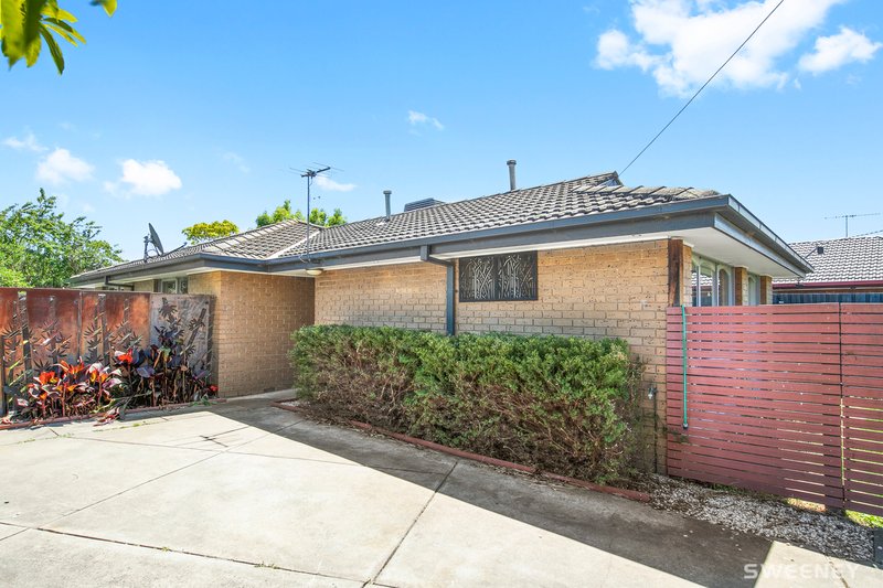 Photo - 9 Wiltshire Court, Altona Meadows VIC 3028 - Image 2