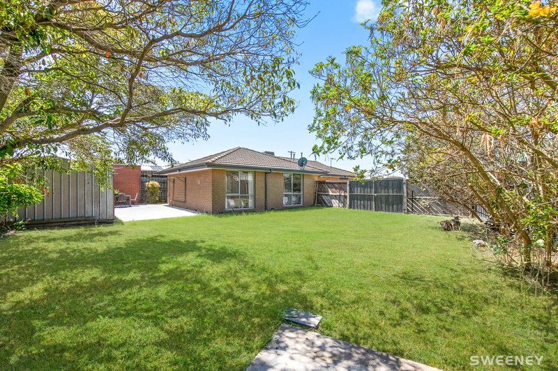 Photo - 9 Wiltshire Court, Altona Meadows VIC 3028 - Image 9