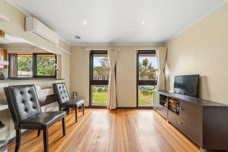 Photo - 9 Windella Crescent, Glen Waverley VIC 3150 - Image 2