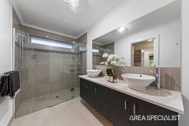 Photo - 9 Windermere Boulevard, Pakenham VIC 3810 - Image 7