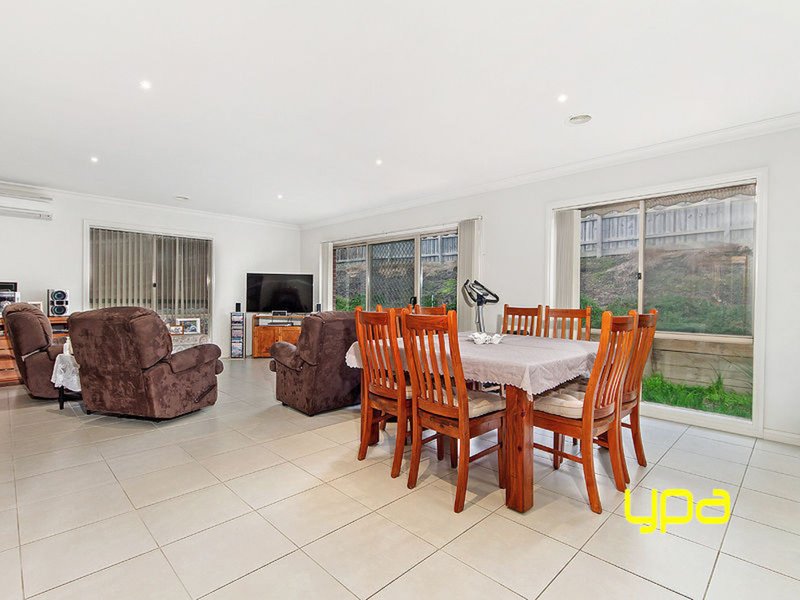 Photo - 9 Windsor Rise, Sunbury VIC 3429 - Image 3