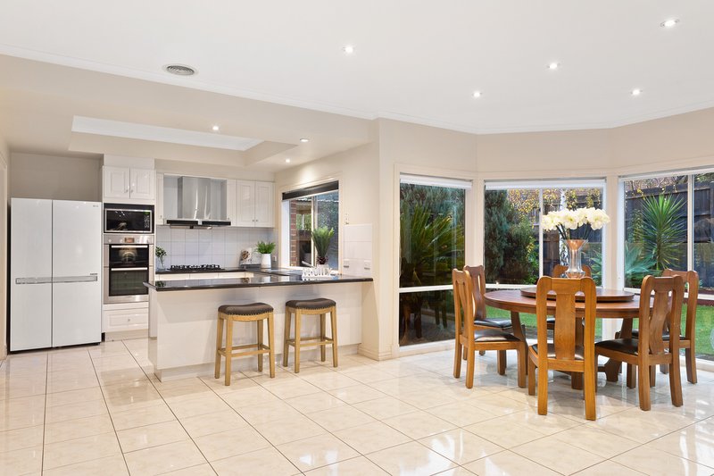 Photo - 9 Winston Way, Murrumbeena VIC 3163 - Image 7