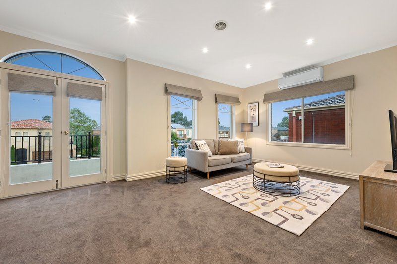 Photo - 9 Winston Way, Murrumbeena VIC 3163 - Image 8