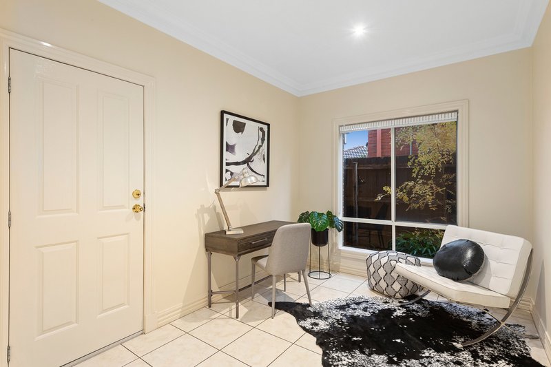 Photo - 9 Winston Way, Murrumbeena VIC 3163 - Image 11