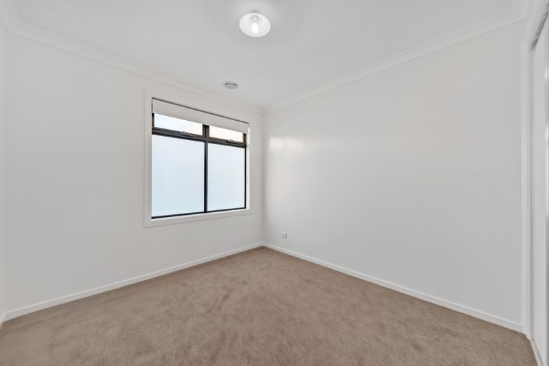 Photo - 9 Woko Walk, Wollert VIC 3750 - Image 7