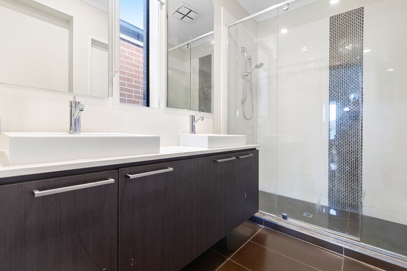 Photo - 9 Wolomina Crescent, Werribee VIC 3030 - Image 3