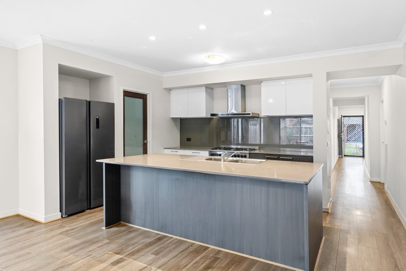 Photo - 9 Wolomina Crescent, Werribee VIC 3030 - Image 4