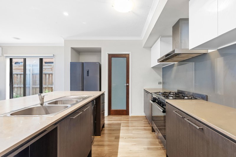 Photo - 9 Wolomina Crescent, Werribee VIC 3030 - Image 5