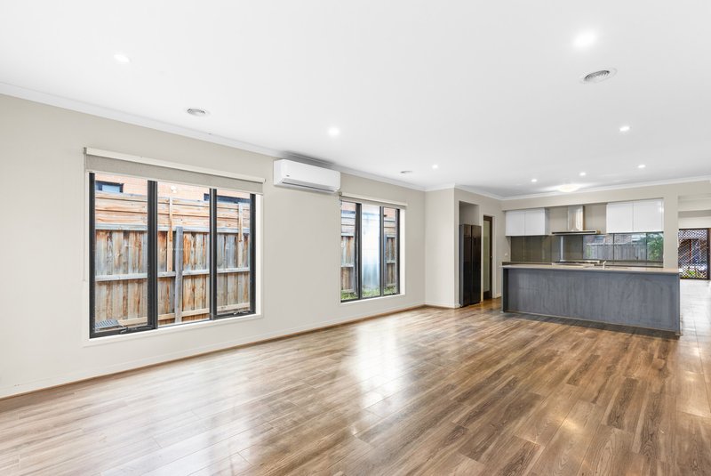 Photo - 9 Wolomina Crescent, Werribee VIC 3030 - Image 6