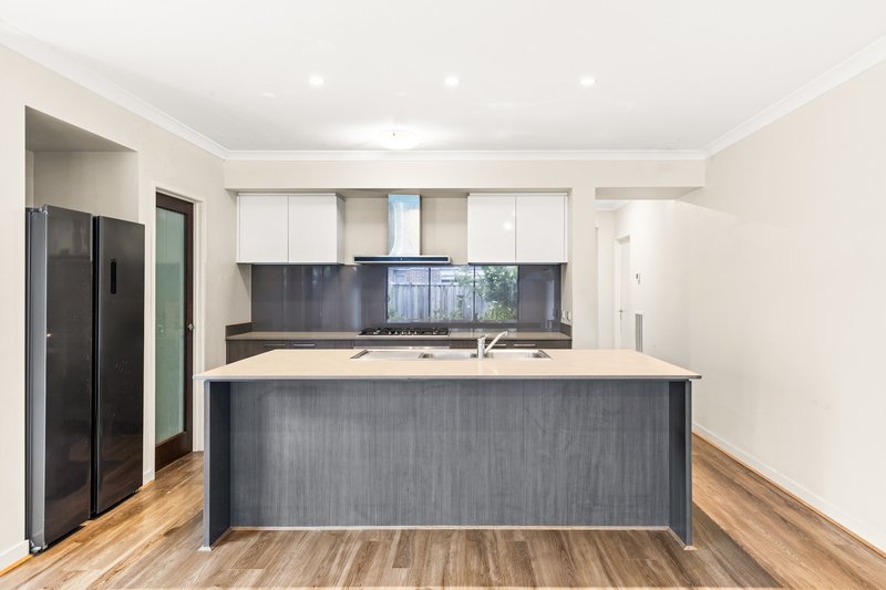 Photo - 9 Wolomina Crescent, Werribee VIC 3030 - Image 7