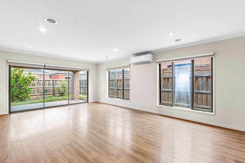 Photo - 9 Wolomina Crescent, Werribee VIC 3030 - Image 8