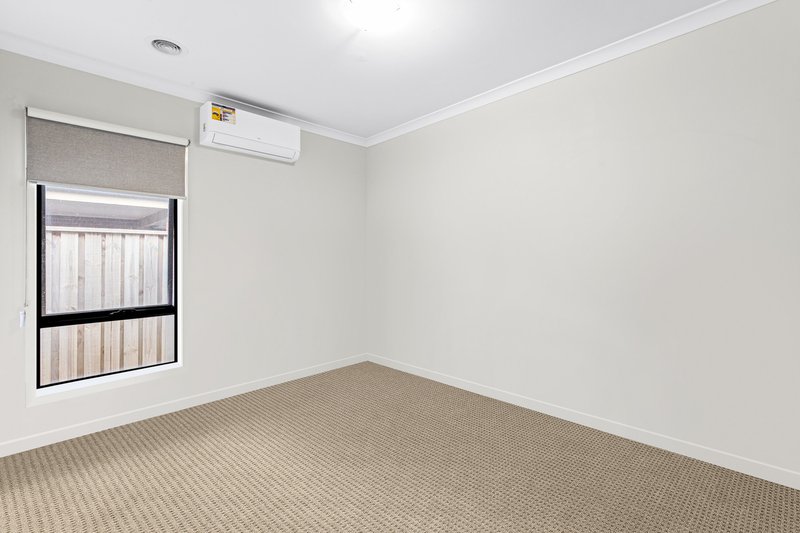 Photo - 9 Wolomina Crescent, Werribee VIC 3030 - Image 9