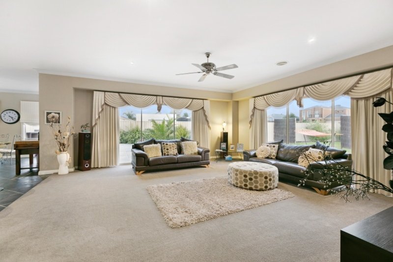 Photo - 9 Wood Duck Court, Langwarrin VIC 3910 - Image 4