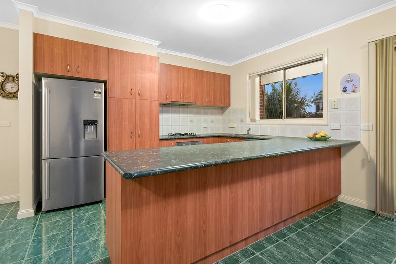 Photo - 9 Woodbury Court, Narre Warren South VIC 3805 - Image 2