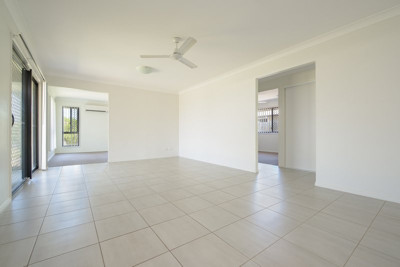 Photo - 9 Woodland Court, Kirkwood QLD 4680 - Image 6