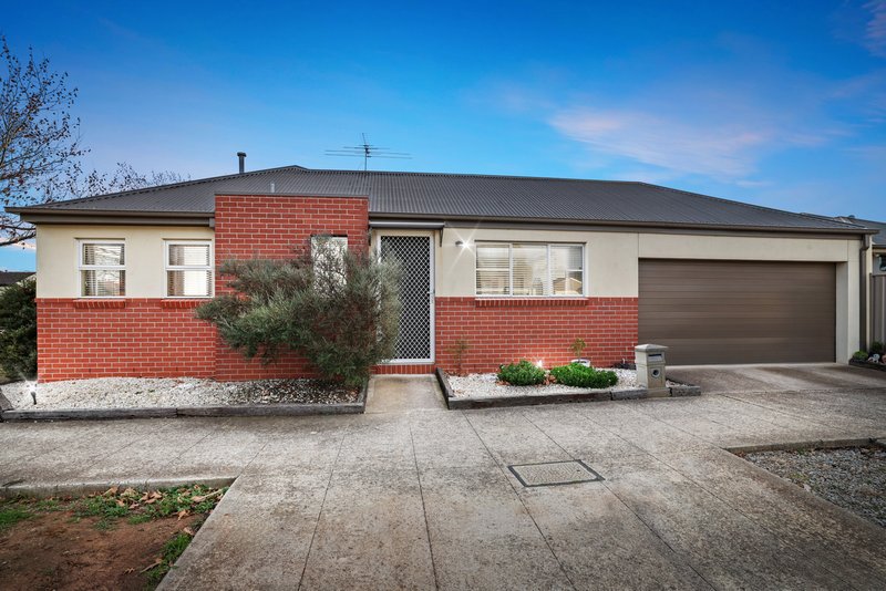 9 Wooling Lane, Caroline Springs VIC 3023