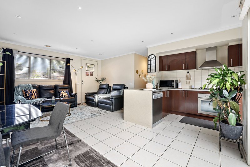 Photo - 9 Wooling Lane, Caroline Springs VIC 3023 - Image 4