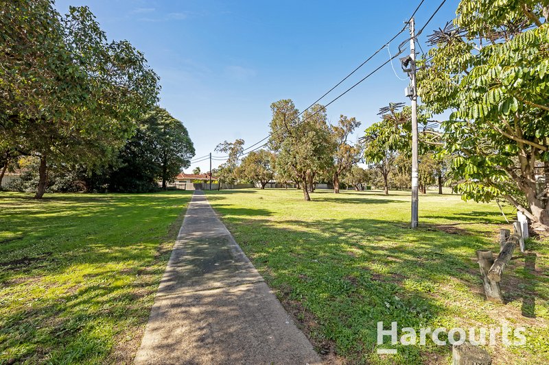 Photo - 9 Woonan Street, Wanneroo WA 6065 - Image 2