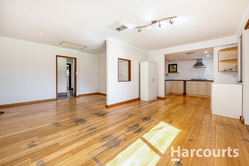 Photo - 9 Woonan Street, Wanneroo WA 6065 - Image 6
