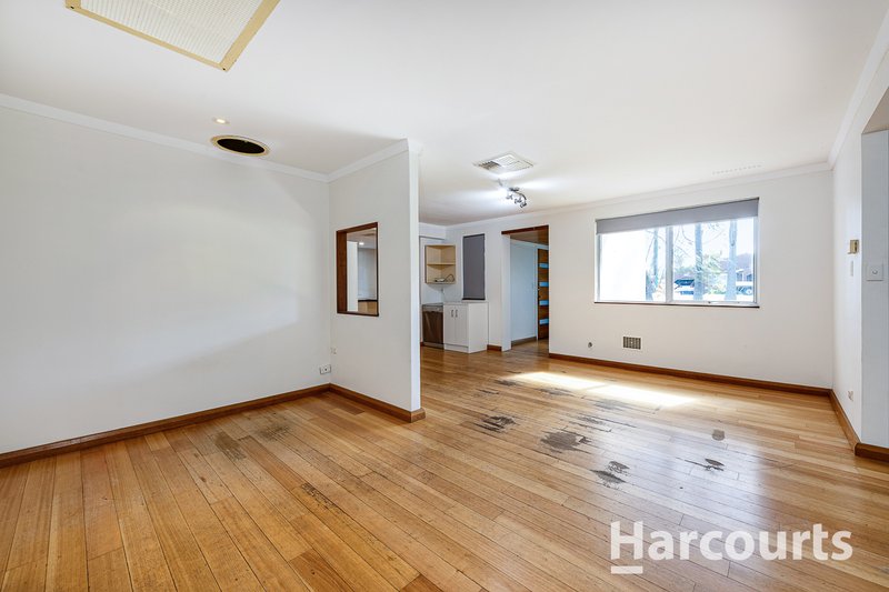Photo - 9 Woonan Street, Wanneroo WA 6065 - Image 11